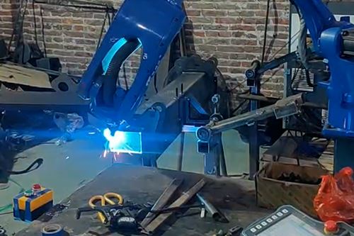 Robot Pengelasan 2 Meter Untuk Pengelasan Tabung Persegi